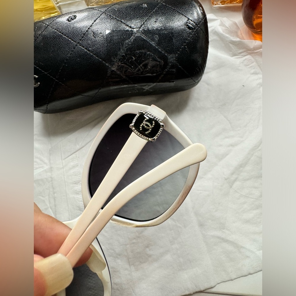 Chanel sunglasses - Picture 6 of 12